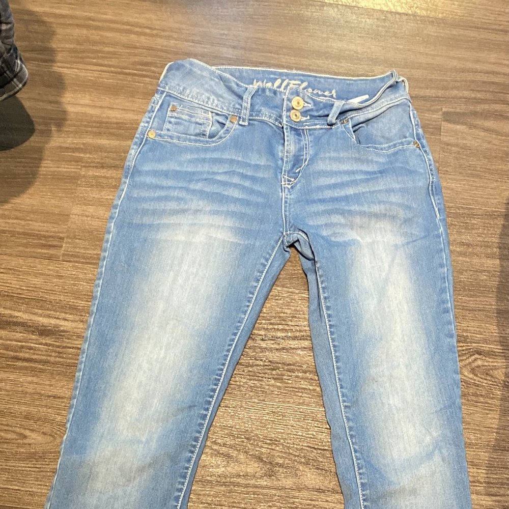 Denim WallFlower Skinny Jeans, Size 5.